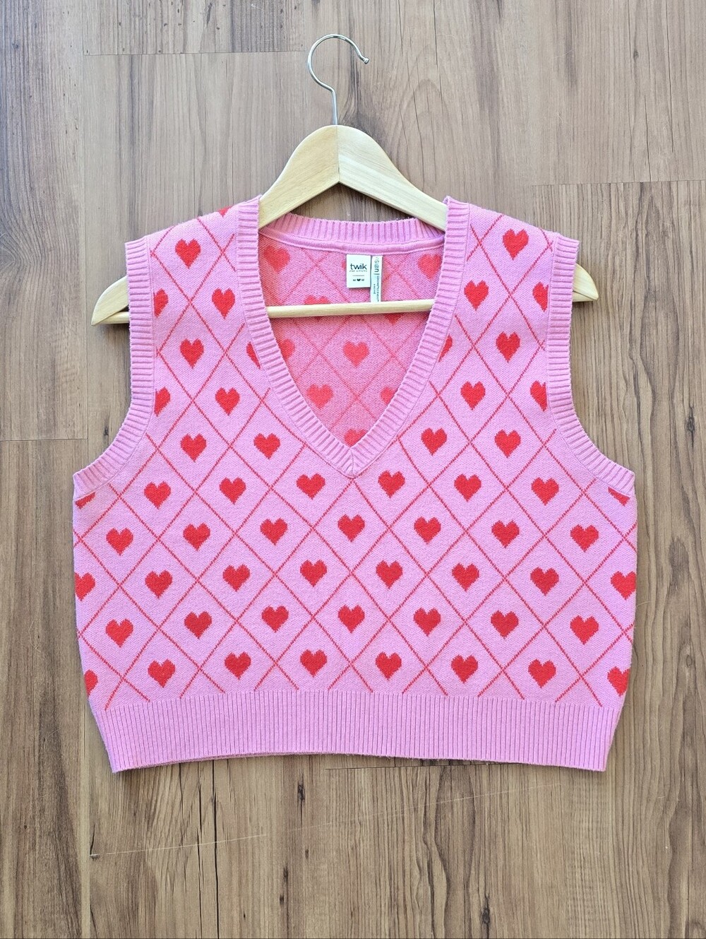 Simons Pink V-Neck Sweater Vest with Red Heart Argyle